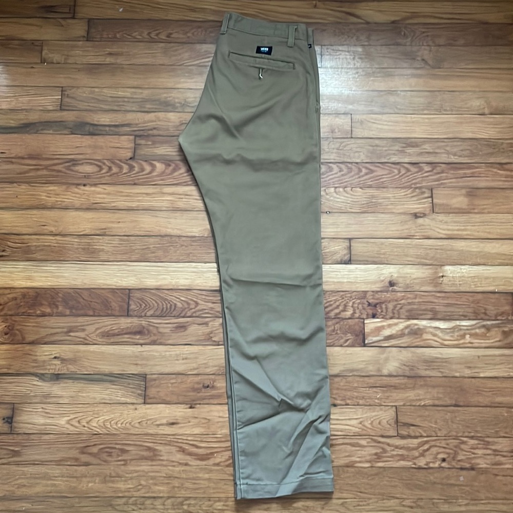 Vans. Chino. Tan.
